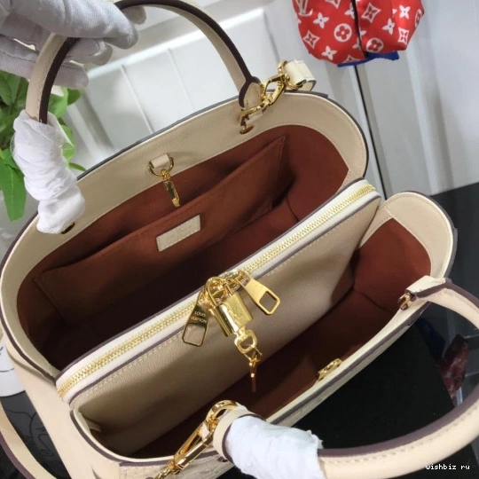WIS MONTAIGNE VUITTON MM LOUIS 1015
